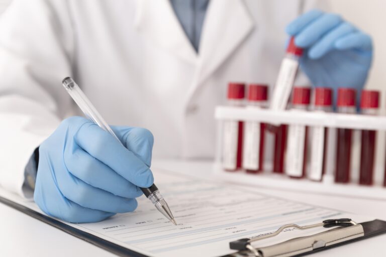 Exames laboratoriais necessários para um check-up completo e manutenção da saúde